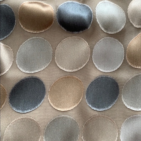 BCBG Silk blend top. Cute for work or going out. - Picture 3 of 4